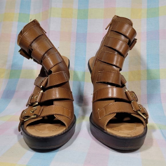 ALDO genuine leather gladiator open toe brown buckle up heeled sandals - Picture 3 of 8